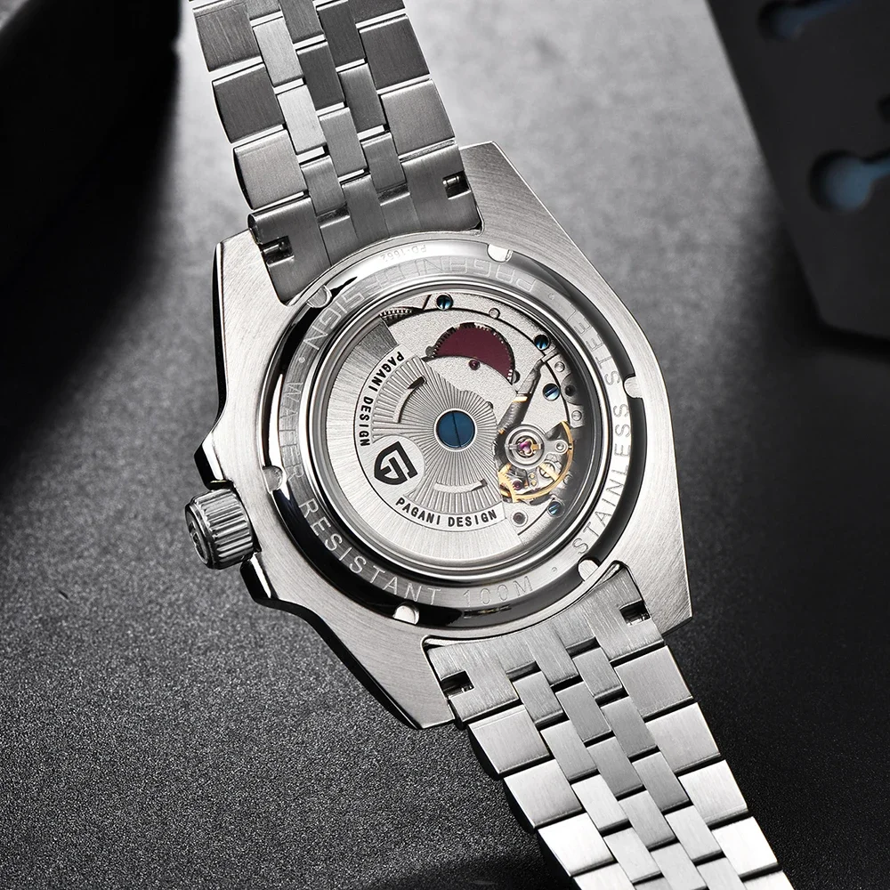 Navigator GMT 40 against a city skyline